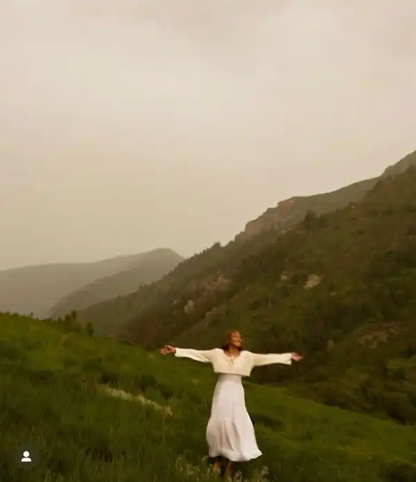 مدل عکس در طبیعت + مجموعه ای جذاب و ترند از عکس در طبیعت چراکه ثبت تصاویر از گل‌ها، برگ‌ها یا قطرات باران می‌تواند عکس‌هایی منحصر به فرد و متفاوت ایجاد کند