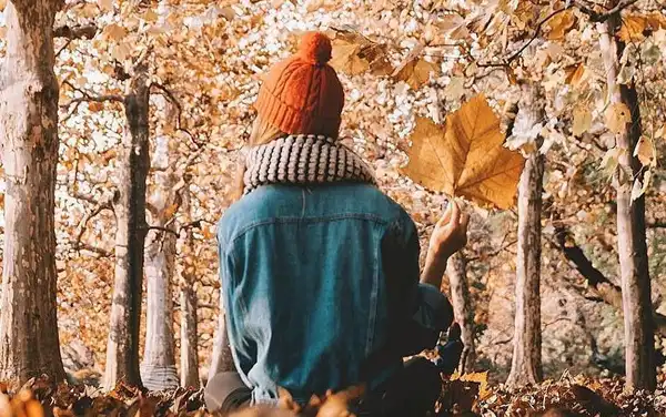 مدل عکس پاییزی دخترانه + ایده های مرموز و جذاب ژست عکس پاییزی دخترانه