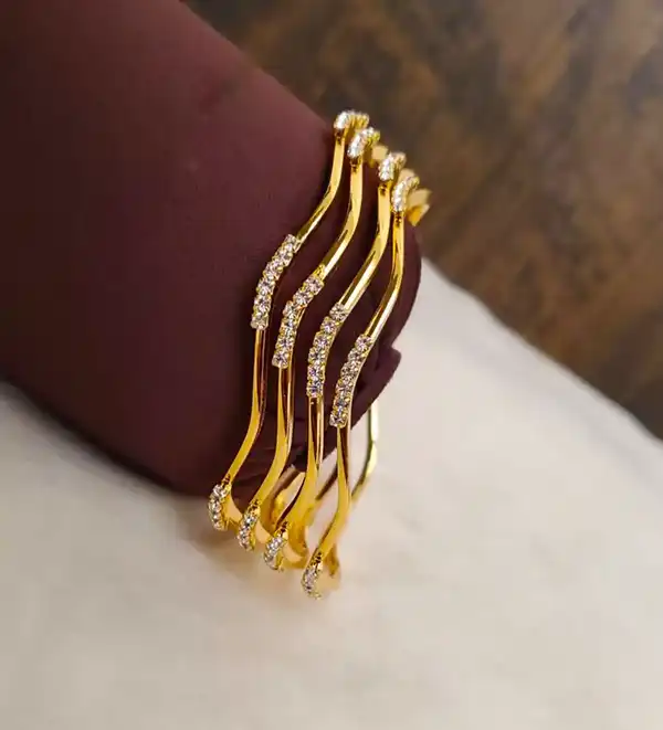 مدل النگو باریک + جز جداییناپذیر زیورآلات طلا در بین خانمها مدل النگو باریک شیک