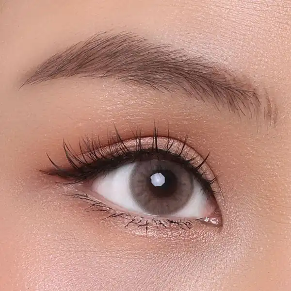 مدل چشم گرد + مدل چشم‌های گرد با استفاده از تکنیک‌های آرایشی مناسب 