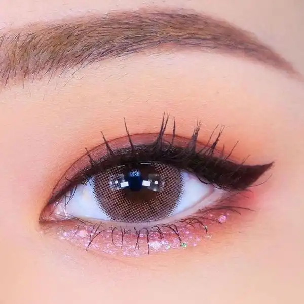 مدل چشم گرد + مدل چشم‌های گرد با استفاده از تکنیک‌های آرایشی مناسب 