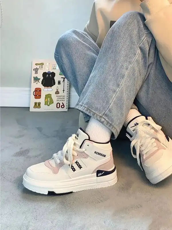 مدل کفش اسپرت دخترانه جدید + استایل شیک‌ و جسور با مدل کفش اسپرت دخترانه جدید