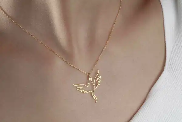 مدل تو گردنی شیک + اگر به دنبال یک اکسسوری خاص، ساده و همیشه ماندگار هستید توگردنی شیک و مینیمال میتواند گزینهای عالی باشد.