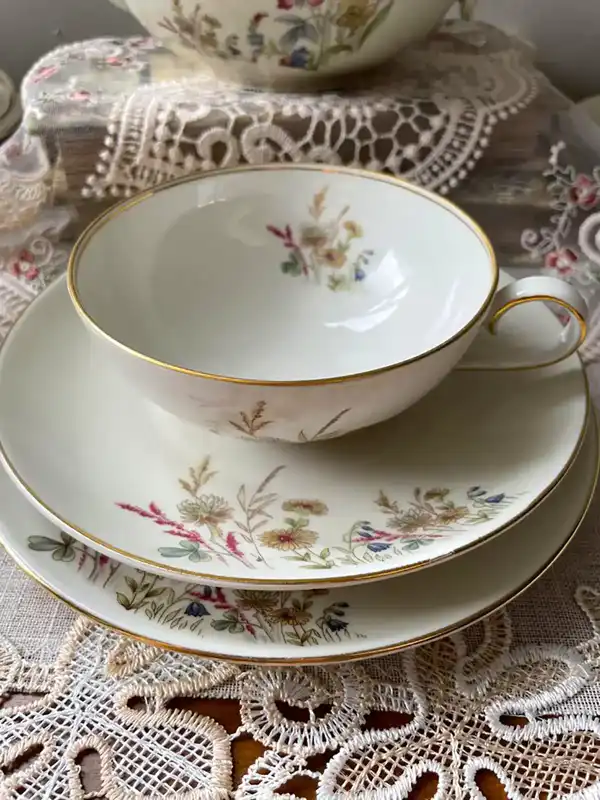 مدل ظرف غذاخوری جدید + میزی جذاب و چشمگیر با مدل ظرف غذاخوری جدید