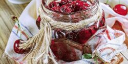 طرز تهیه مربا آلبالو مجلسی با رنگ و طعمی بی نظیر