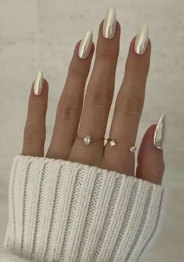 ناخن امبره سفید شاین + درخشش و ظرافت بیپایان با ناخن امبره سفید شاین