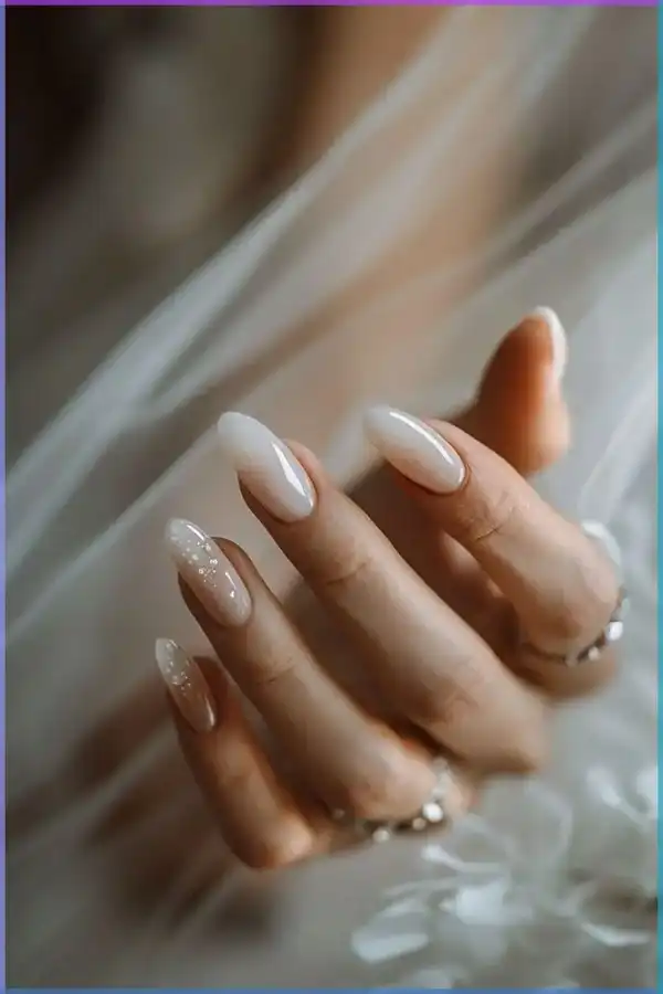 ناخن امبره سفید شاین + درخشش و ظرافت بیپایان با ناخن امبره سفید شاین