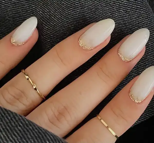 ناخن امبره سفید شاین + درخشش و ظرافت بیپایان با ناخن امبره سفید شاین