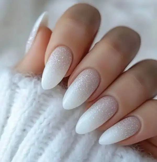 ناخن امبره سفید شاین + درخشش و ظرافت بیپایان با ناخن امبره سفید شاین