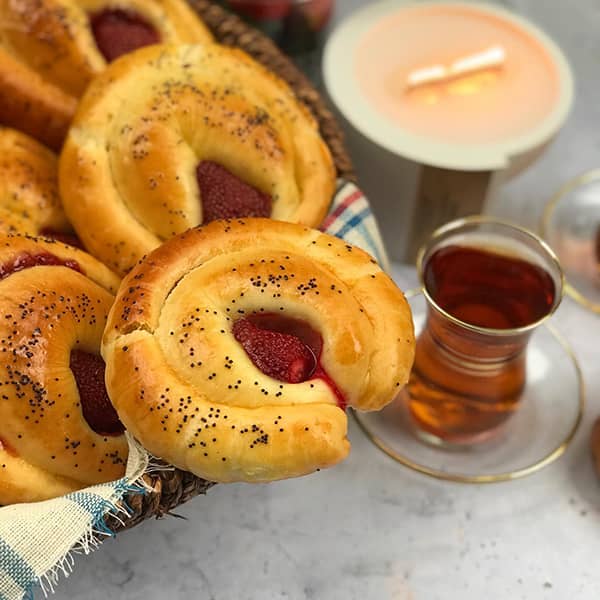 طرز تهیه نان بریوش توت فرنگی, دستور پخت نان بریوش توت فرنگی