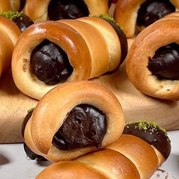 طرز تهیه نان قیفی شکلاتی