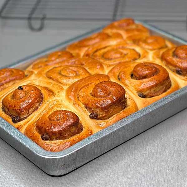 طرز تهیه نان رول سیب و دارچین