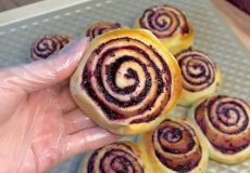 طرز تهیه نان تمشک