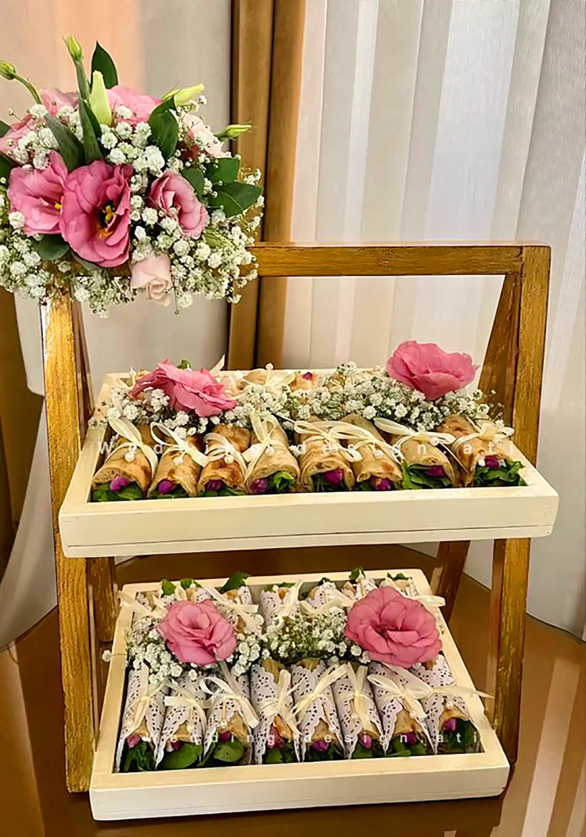 نون پنیر سبزی سفره عقد
