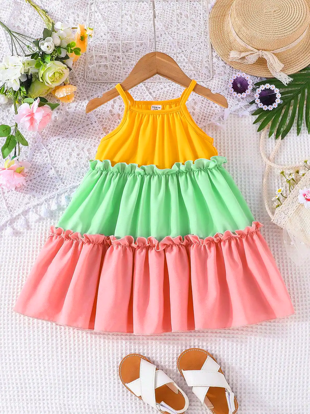 پیراهن طبقه‌ای خوش‌رنگ