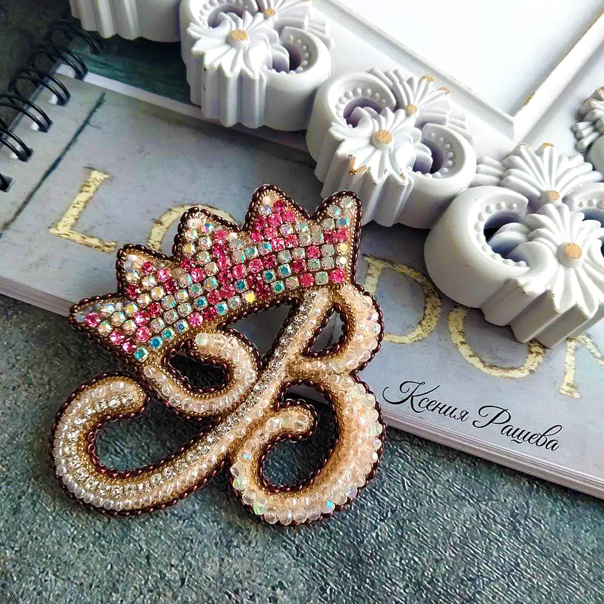 سنجاق سینه حروف انگلیسی