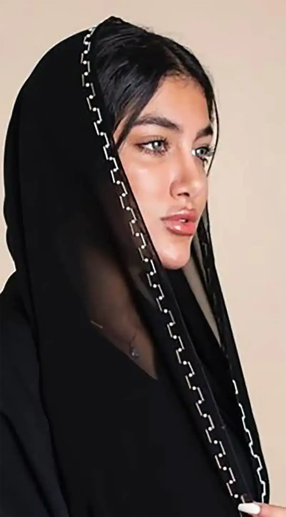 شال مشکی و ترند زنانه