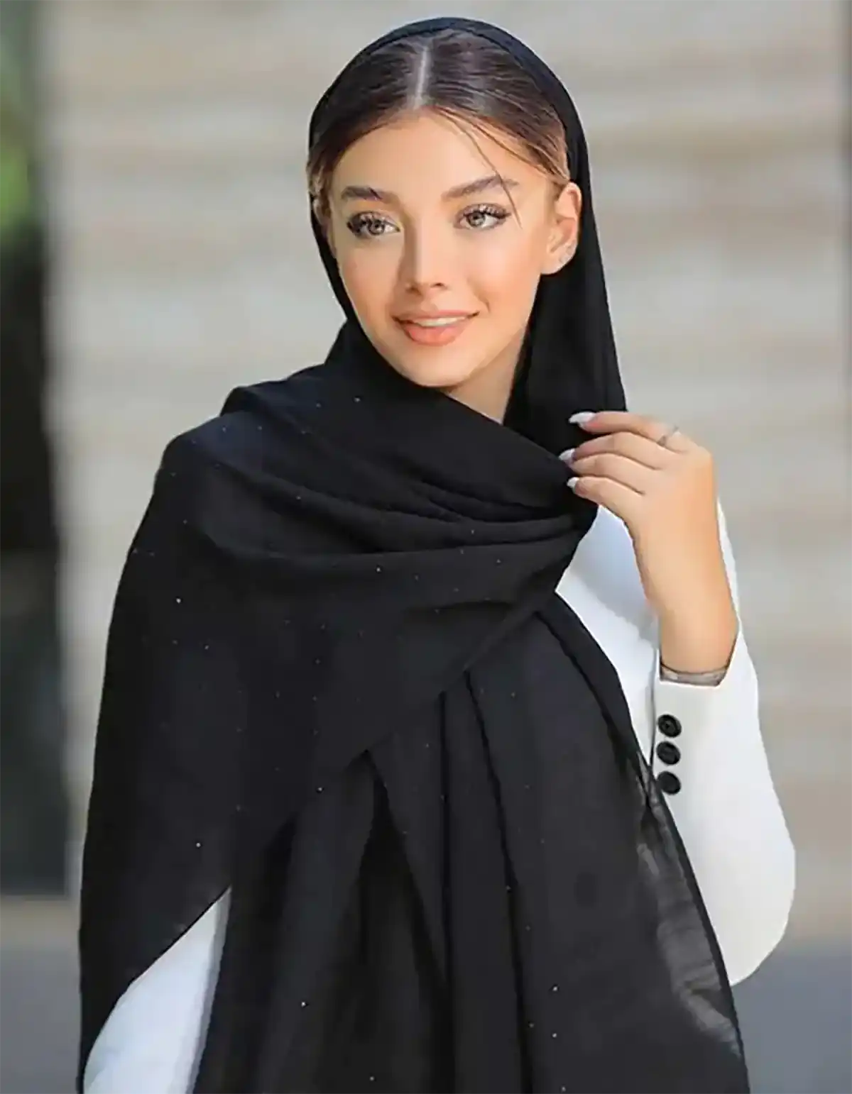 شال مشکی و ترند زنانه