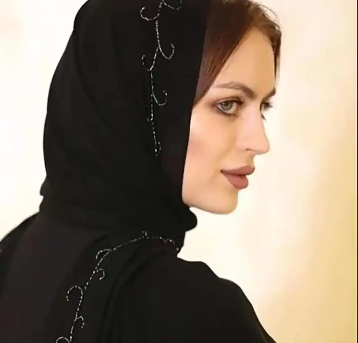 شال مشکی و ترند زنانه