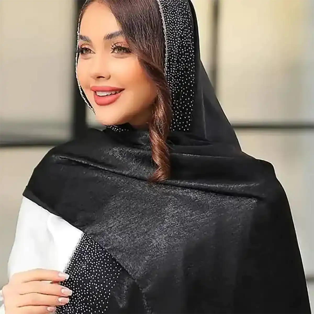 شال مشکی و ترند زنانه