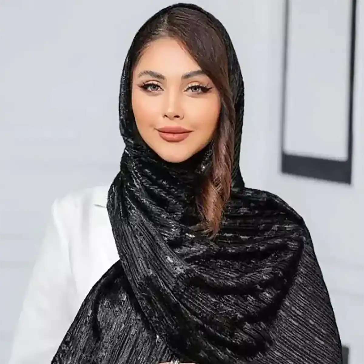 شال مشکی و ترند زنانه