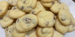 طرز تهیه شیرینی کشمشی بدون فر و کاغذ روغنی با طعم بی نظیر