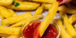 طرز تهیه سیب زمینی سرخ کرده ساده با طعمی بی نظیر