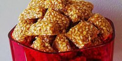طرز تهیه سوهان کنجدی ساده عسلی با طعمی بی نظیر