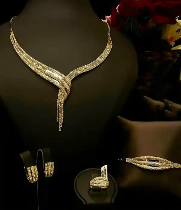 سرویس طلا عروس + درخشندگی چندبرابر با سرویس طلا لاکچری و برند عروس