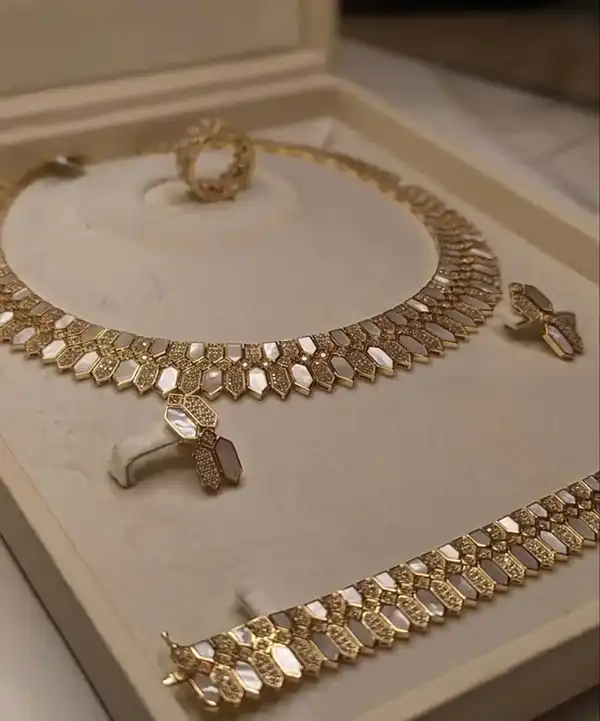 سرویس طلا عروس + درخشندگی چندبرابر با سرویس طلا لاکچری و برند عروس