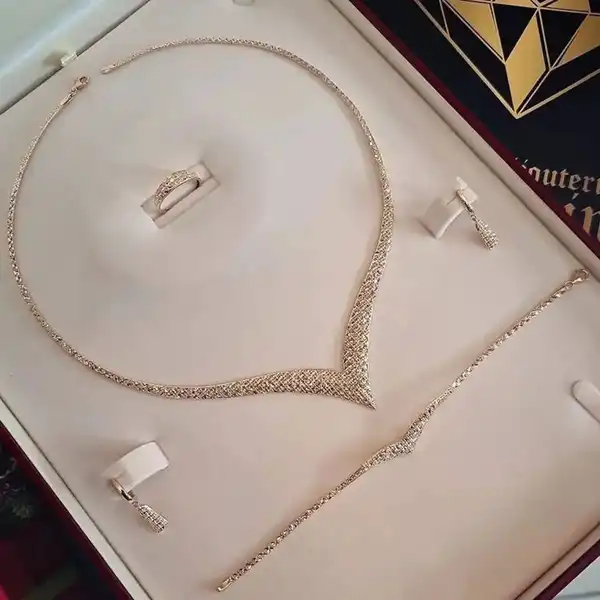 سرویس طلا عروس + درخشندگی چندبرابر با سرویس طلا لاکچری و برند عروس