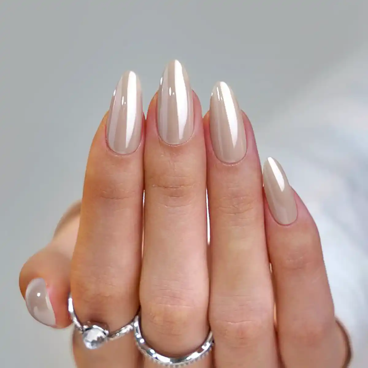 طراحی ناخن بادامی زیبا