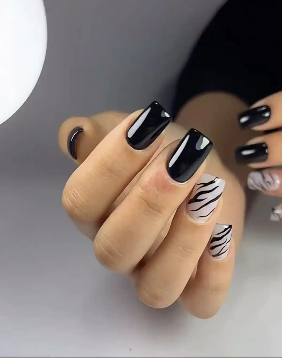 طرح زبرا روی ناخن