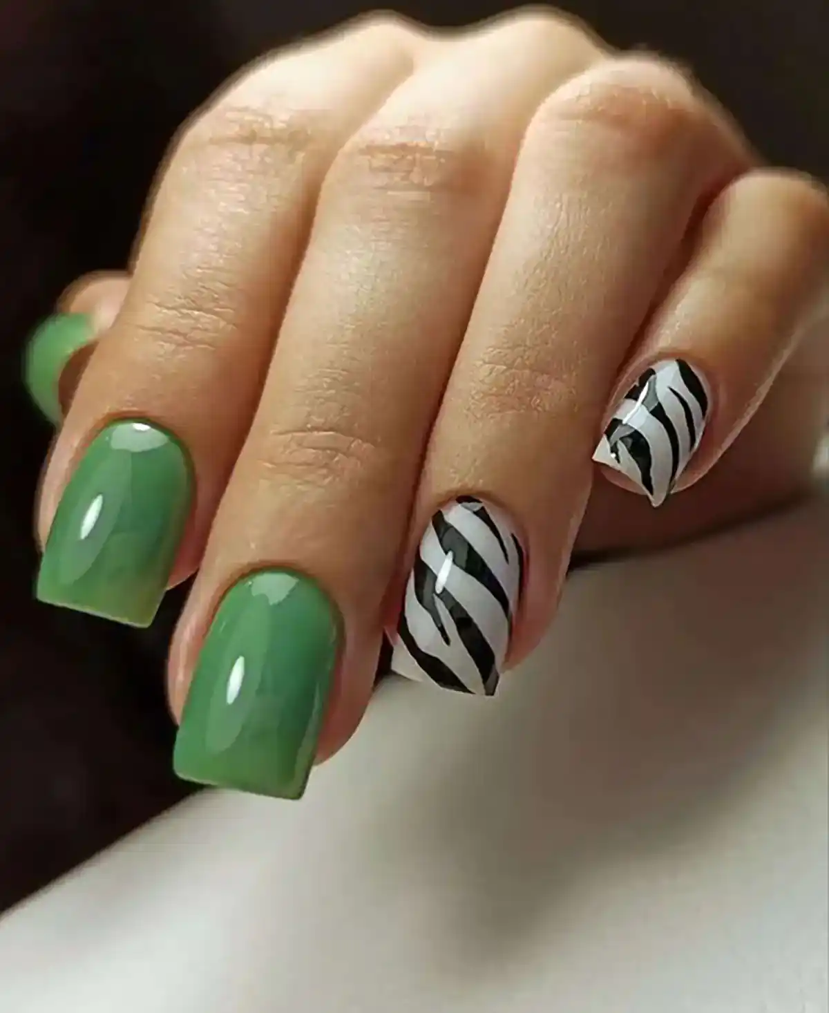 طرح زبرا روی ناخن