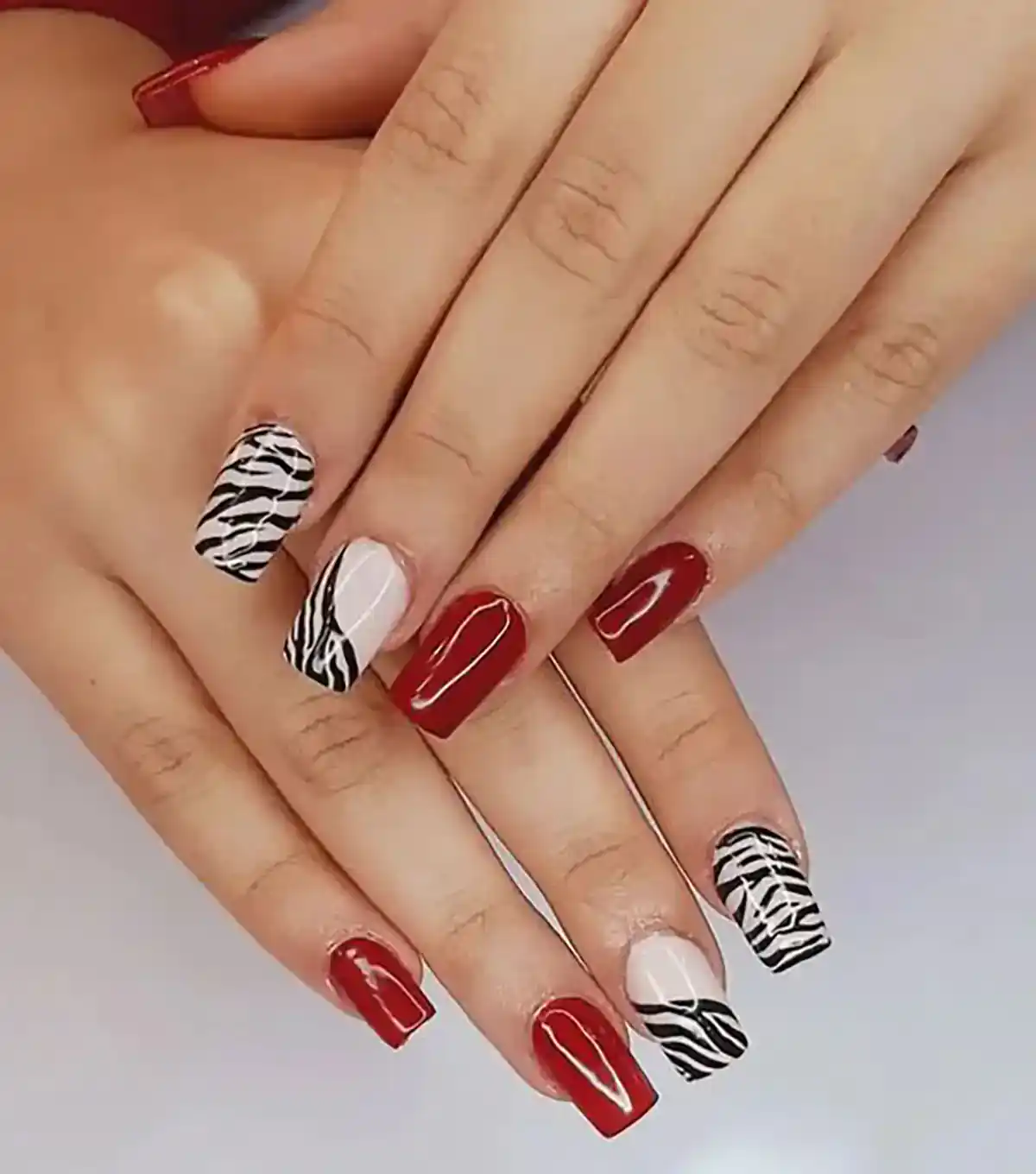 طرح زبرا روی ناخن