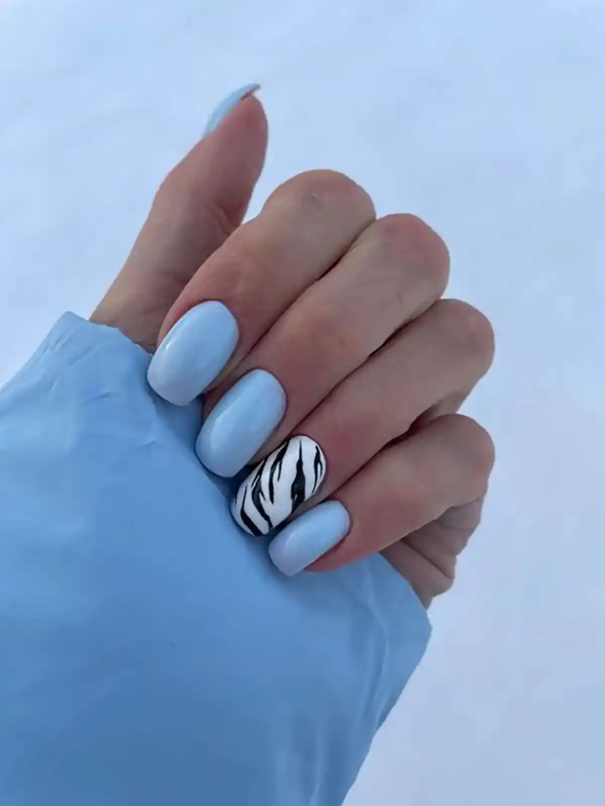 طرح زبرا روی ناخن