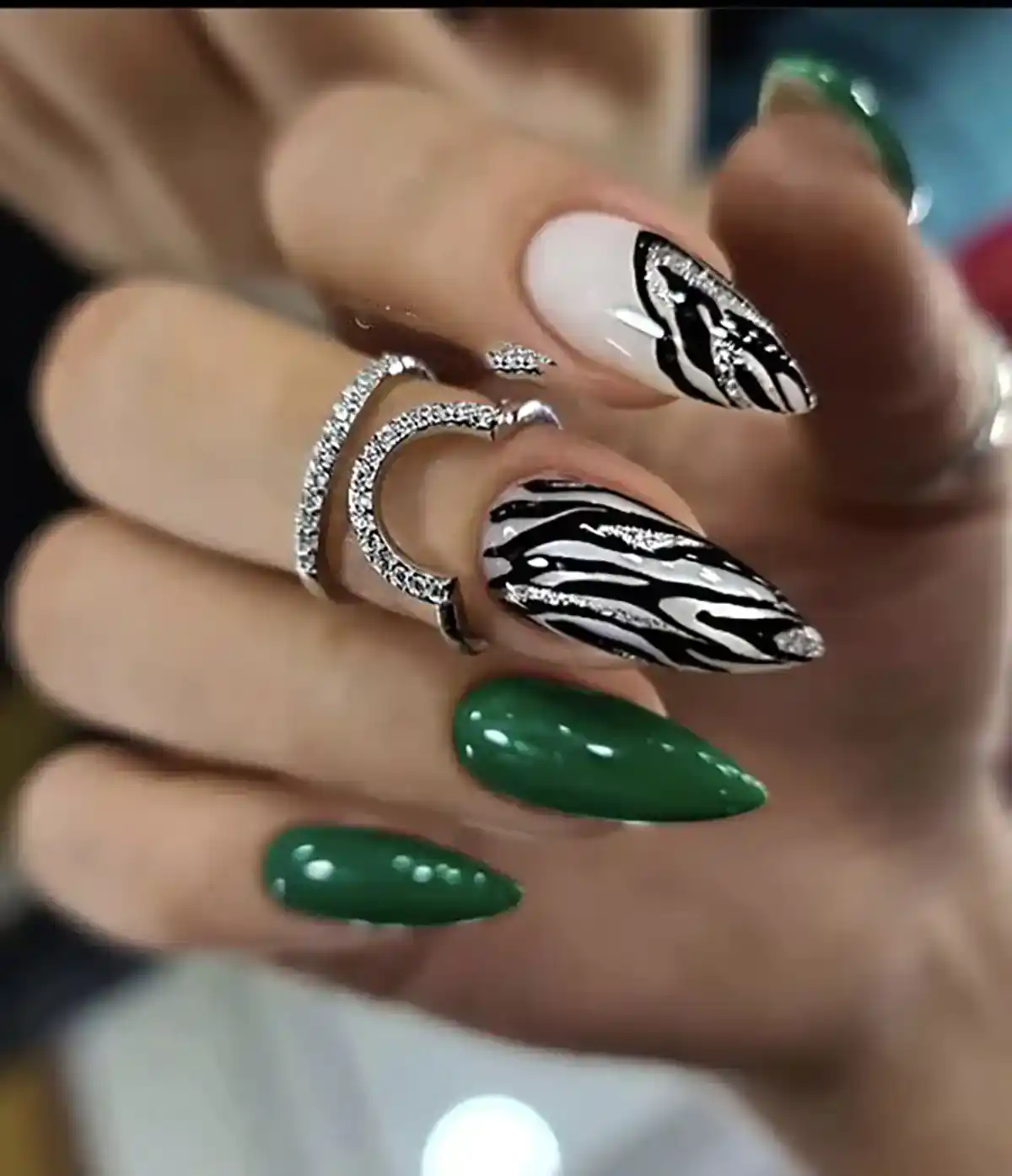 طرح زبرا روی ناخن