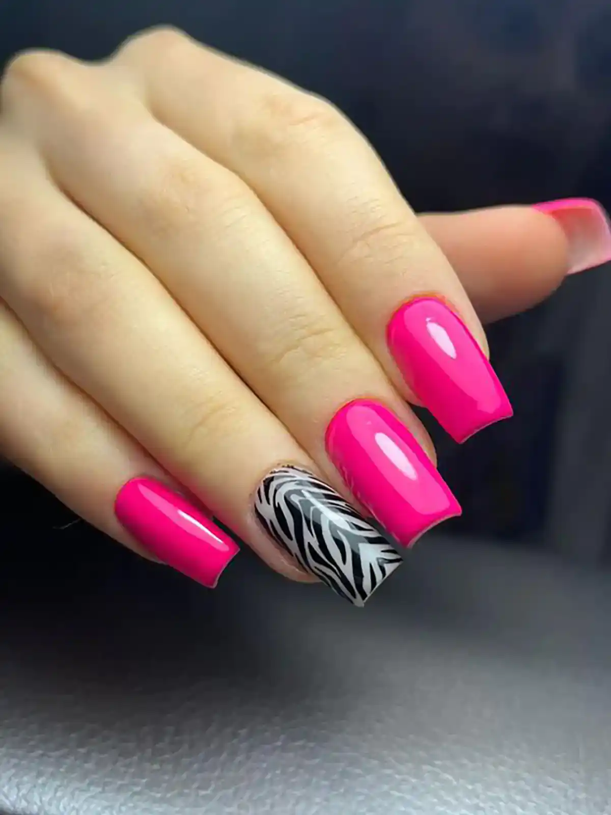 طرح زبرا روی ناخن