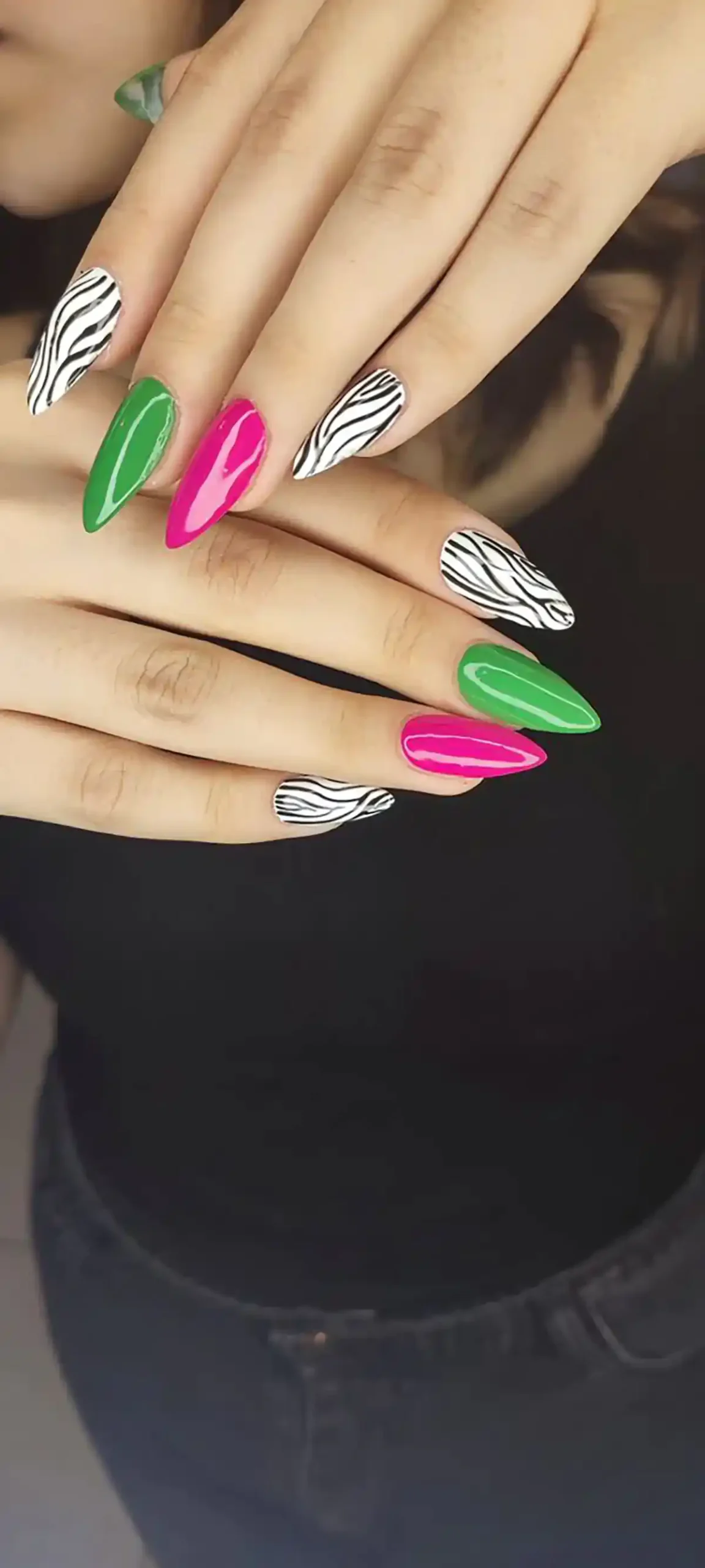 طرح زبرا روی ناخن