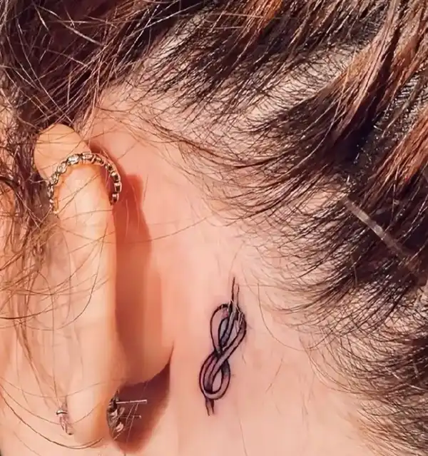 تاتو دخترانه خفن + نماد ظرافت،عشق و هنر در تاتو دخترانه خفن