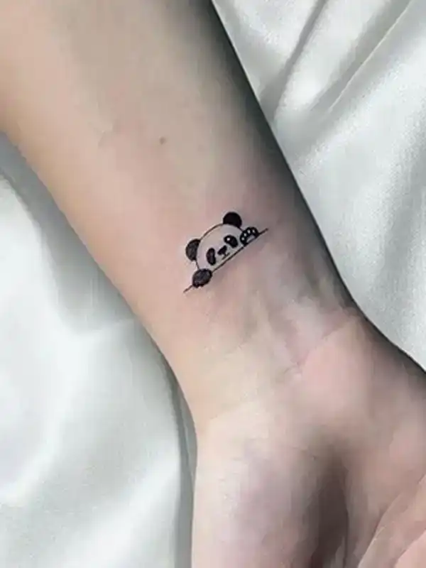 تاتو دخترانه خفن + نماد ظرافت،عشق و هنر در تاتو دخترانه خفن