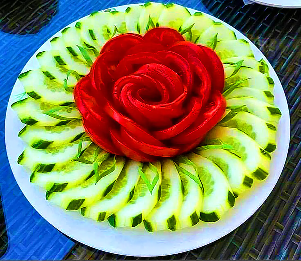 تزئین حرفه ای خیار و گوجه
