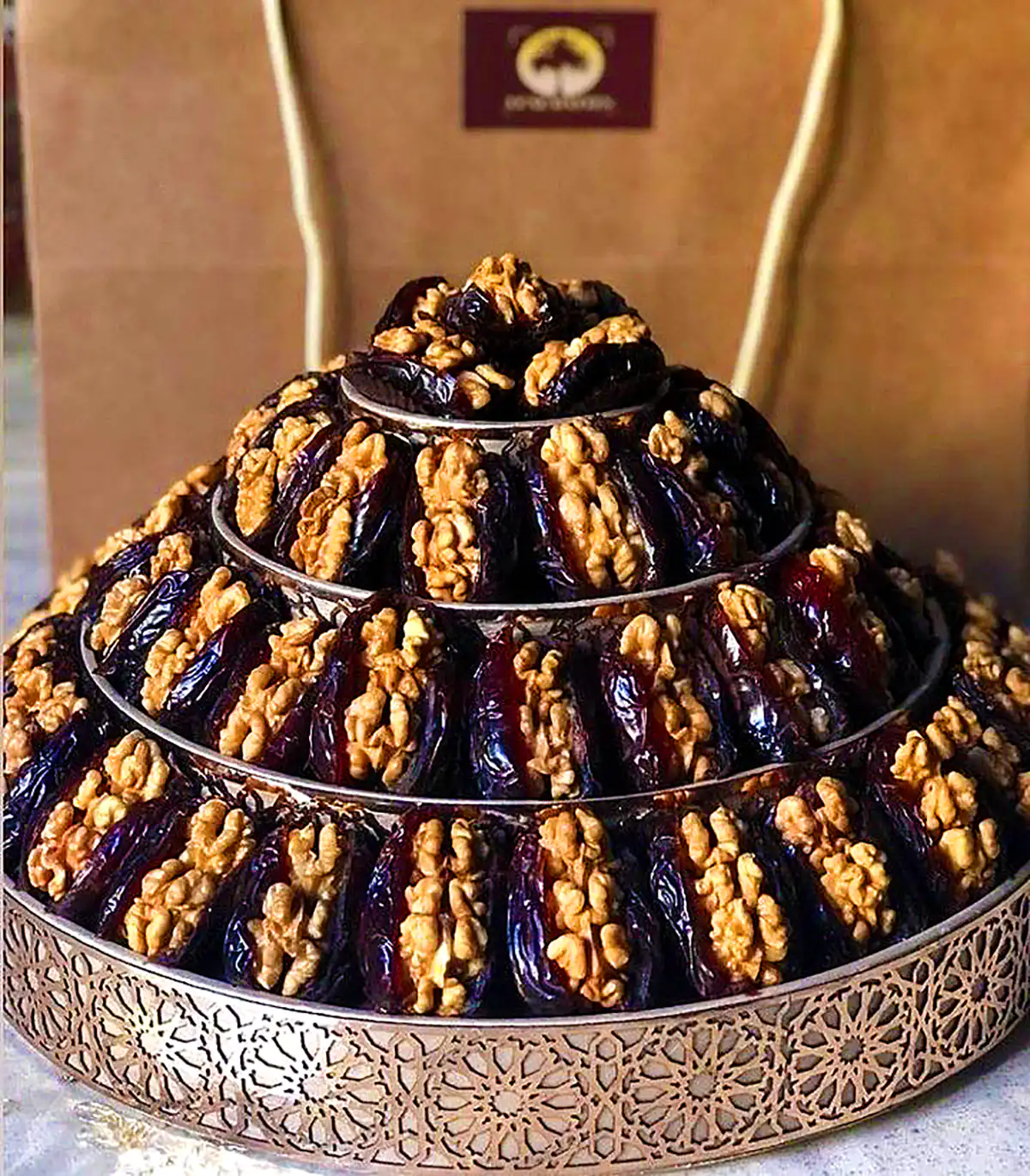 تزئین خرما مغزدار