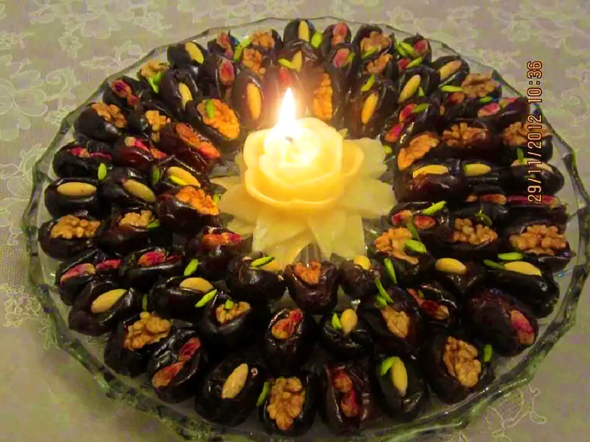 تزئین خرما مغزدار