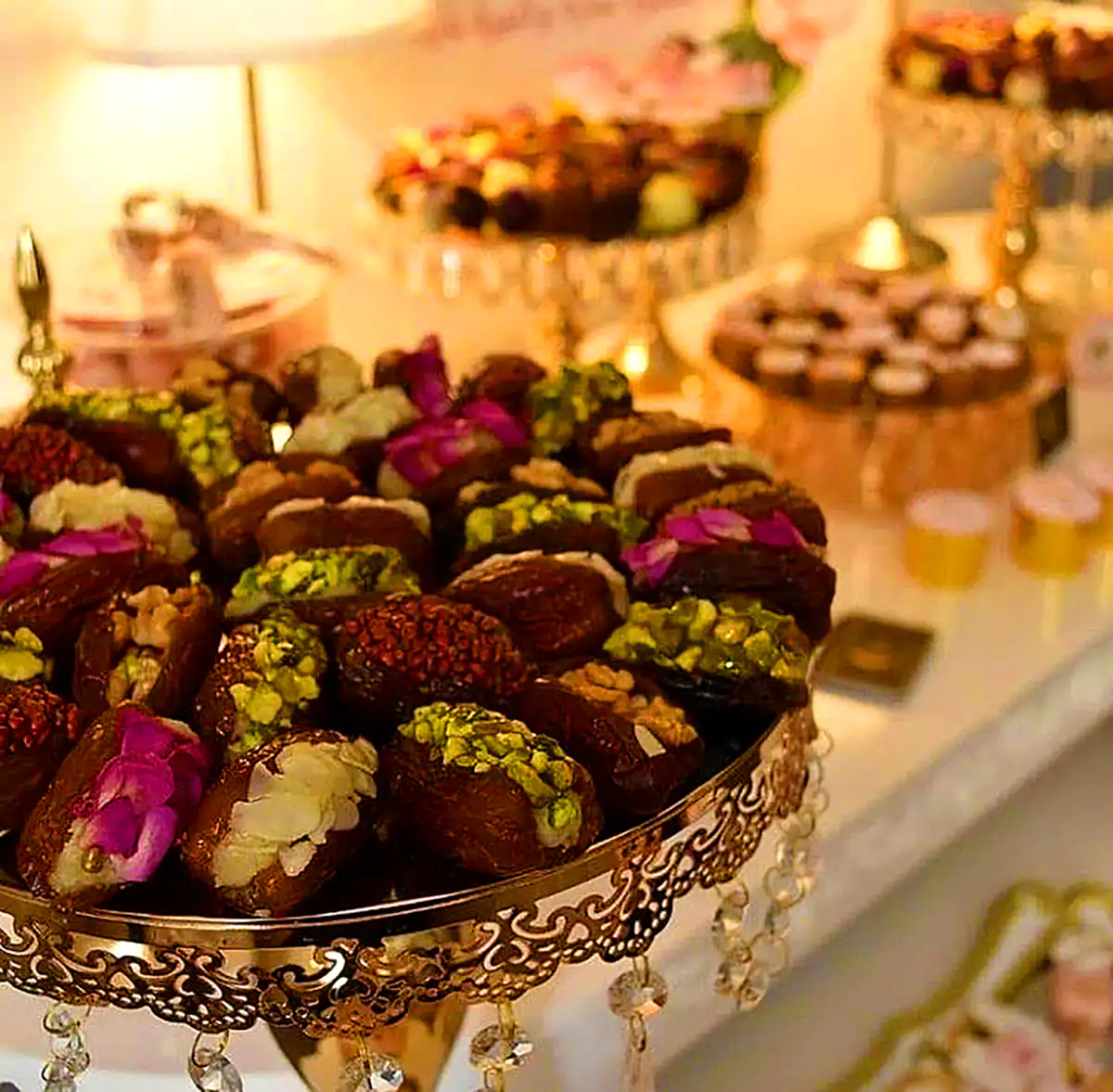 تزئین خرما مغزدار