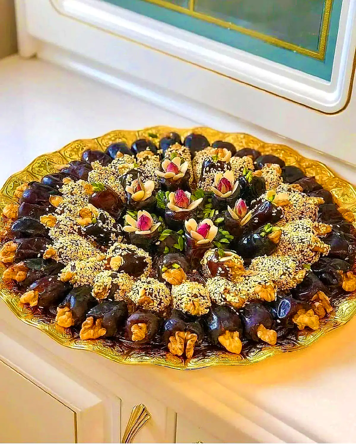 تزئین خرما مغزدار