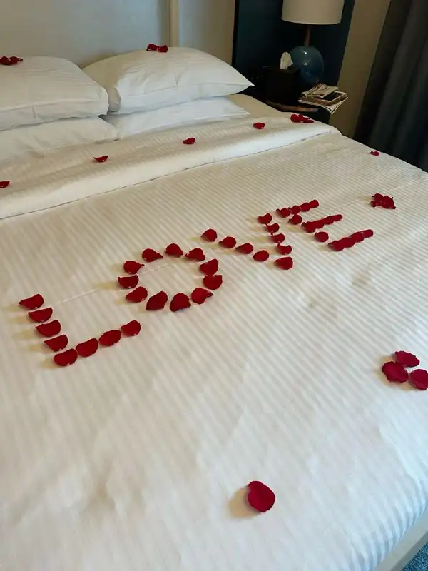 تزیین تخت عروس + تزیین تخت عروس با سلیقه و ایده ای بینظیر و جذاب