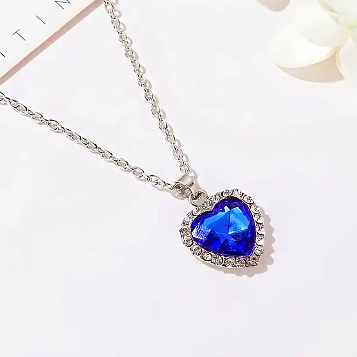 توگردنی سنگی آبی