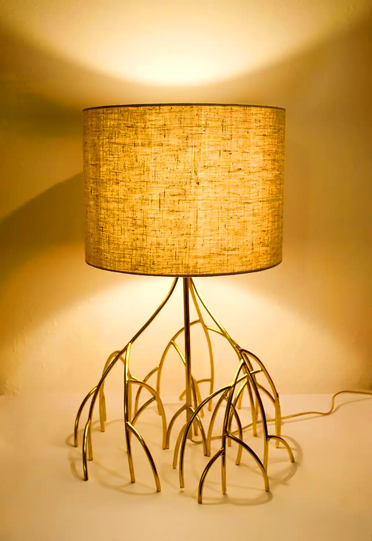 آباژور پایه دار مدرن و لاکچری