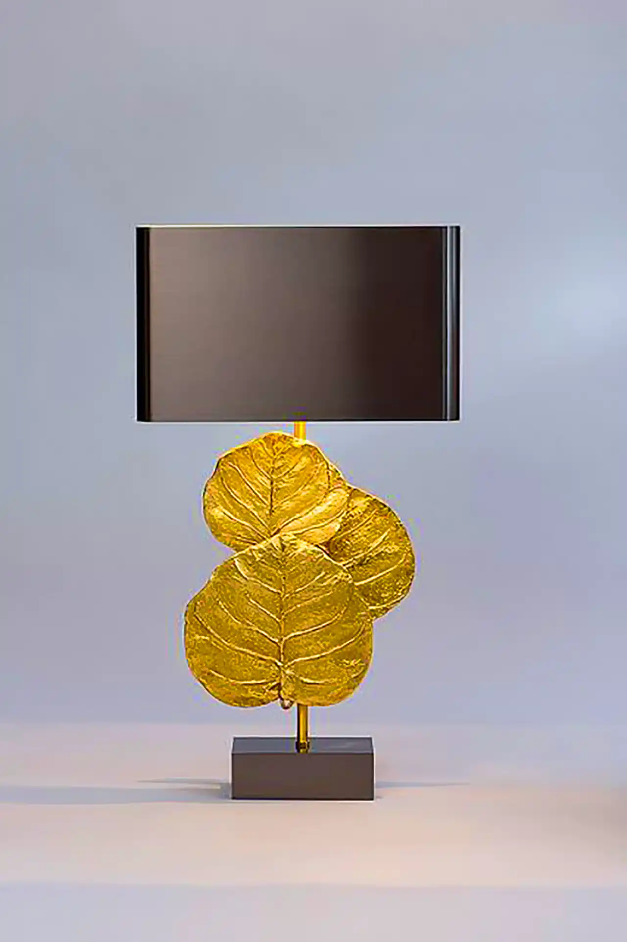 آباژور پایه دار مدرن و لاکچری